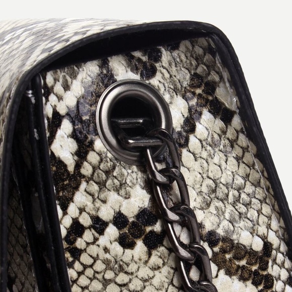 Snakeskin print Vegan Leather Small Crossbody bag - Picture 5 of 6
